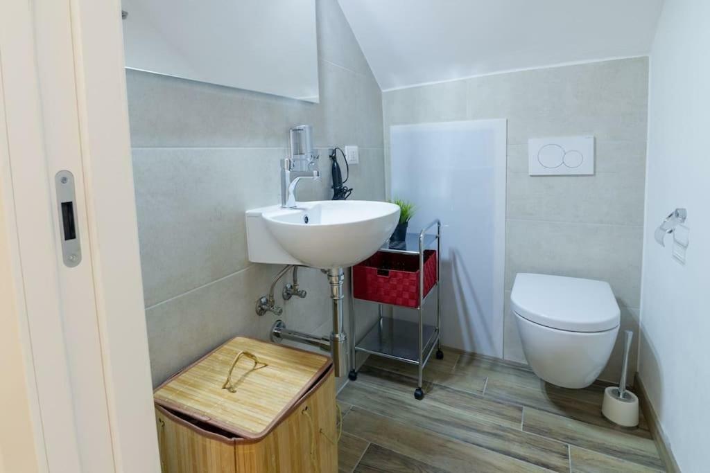 Miniloft Rosso - Mini-Loft Sanremo Centro. Wifi & Aria Condizionata Apartment ภายนอก รูปภาพ